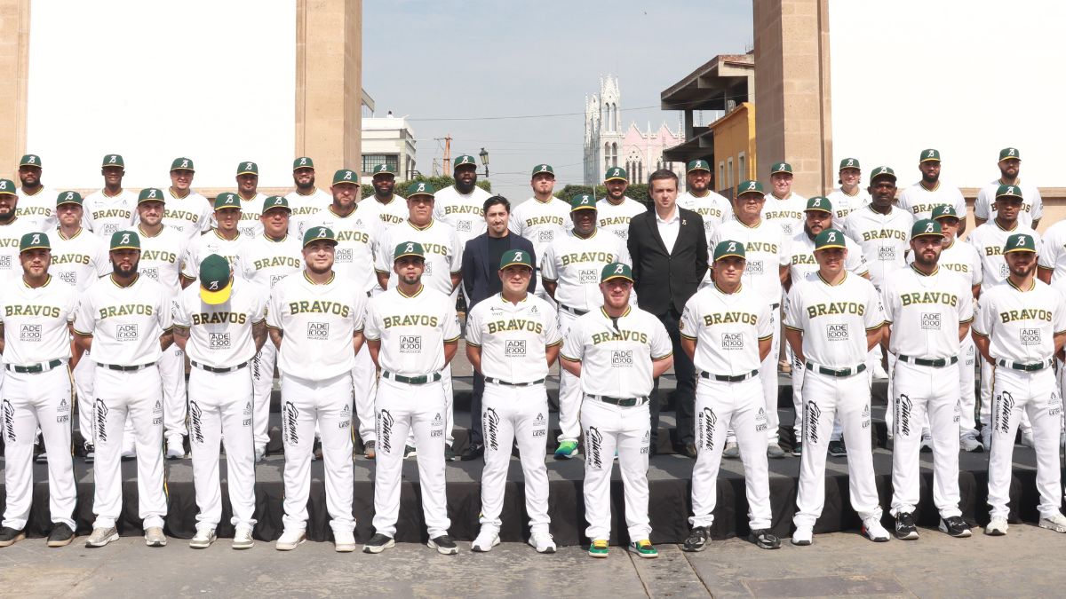 Bravos de León se tomó la foto oficial en el Arco de la Calzada. Foto: Mary Ochoa.