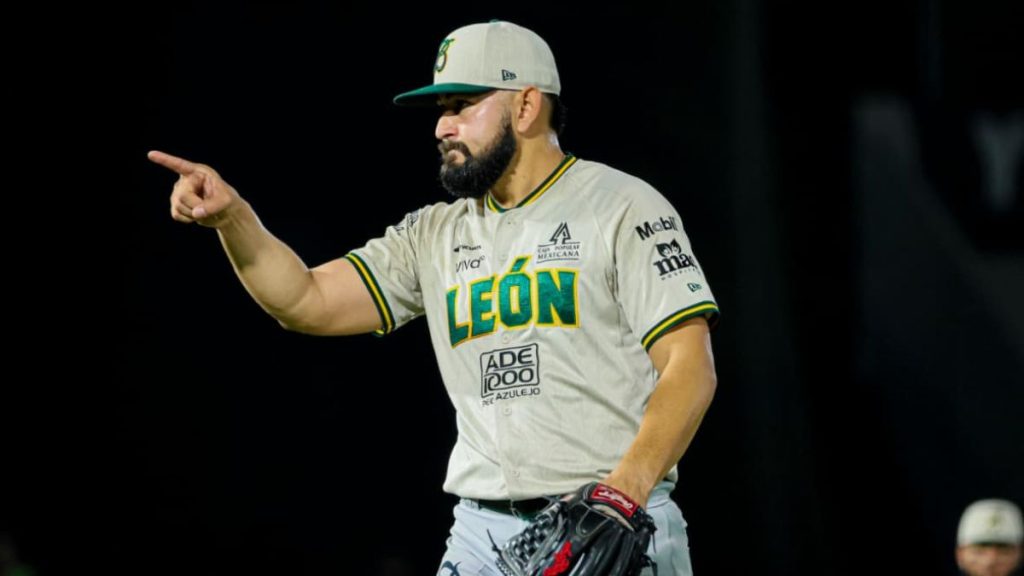 Felipe González en el juego ante Leones de Yucatán. Foto: Bravos de León Oficial.