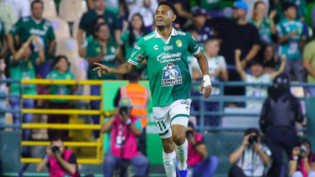 Ismael Díaz celebrando su doblete. Foto: Mexsport.