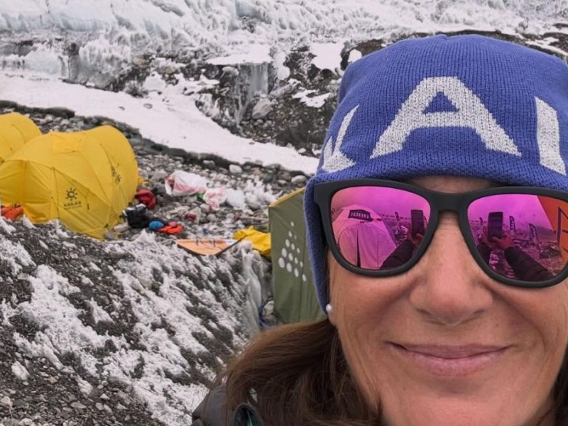 Laura González llega al campo base del Monte Everest