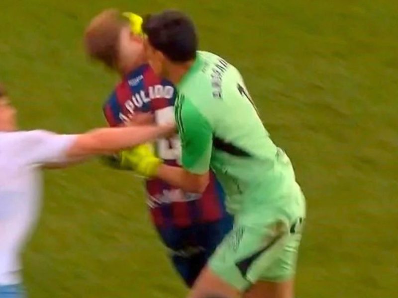 Esteban Andrade golpe a un rival y recibiría histórica sanción