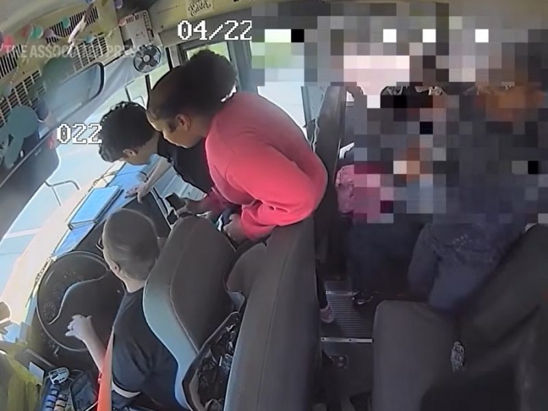 Héroes en Mississippi: estudiantes de secundaria logran detener autobús tras desmayo de conductora (VIDEO)