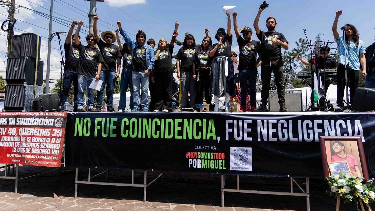 Familiares de Miguel Ángel Rojas durante el anticoncierto por justicia Axe Ceremonia en CDMX