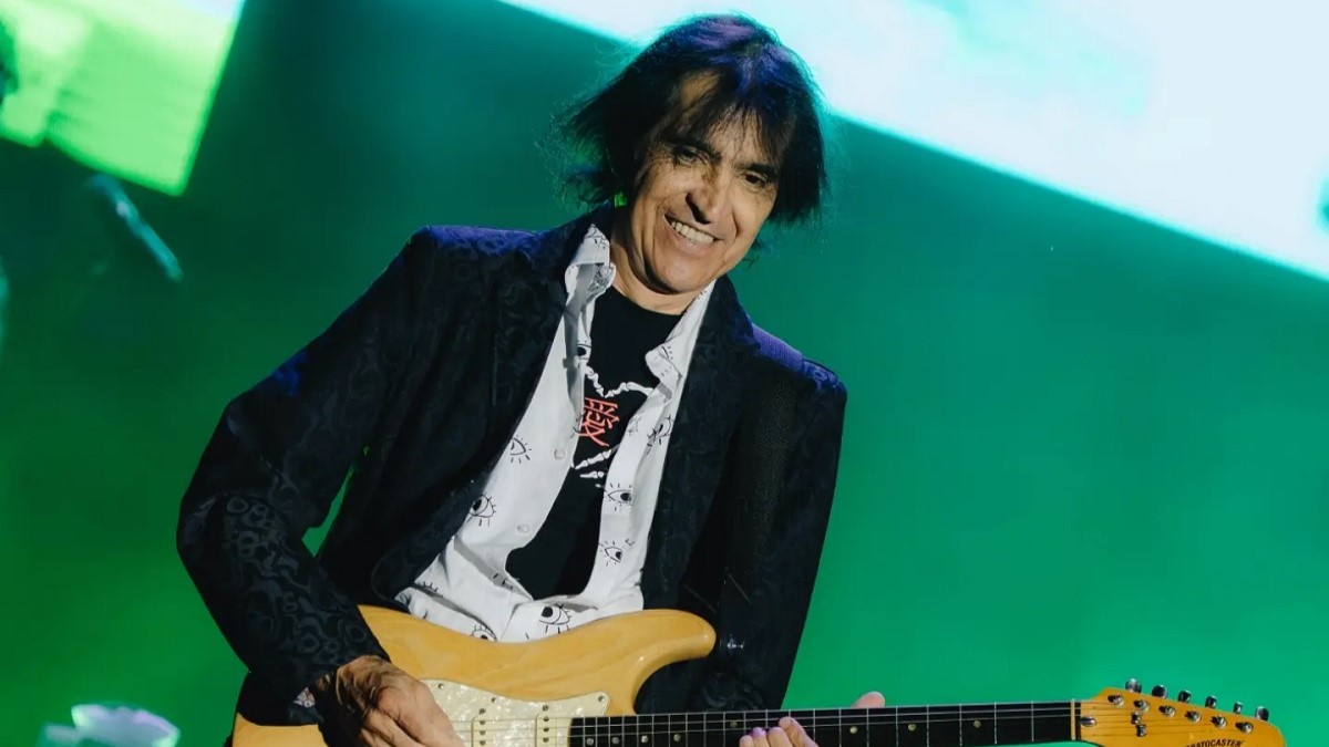 Felipe Staiti guitarrista de Los Enanitos Verdes en concierto
