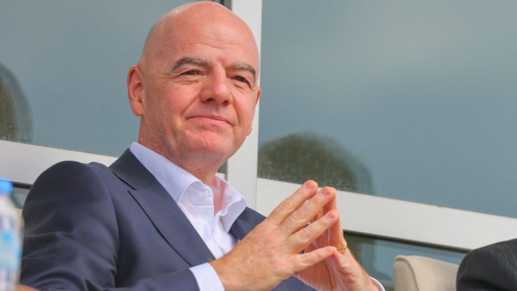 Gianni Infantino, presidente de la FIFA, dice que Irán jugará el Mundial en Estados Unidos. AP.