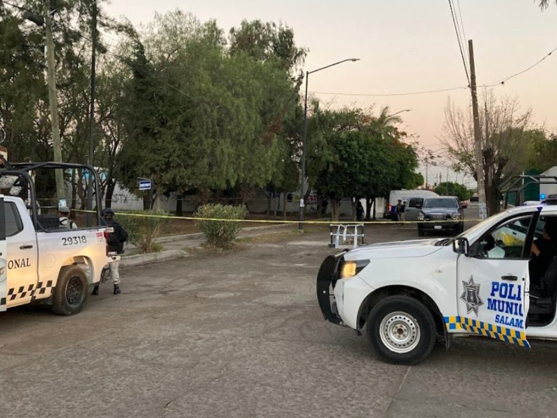 Madrugan a hombre a balazos en Bellavista; su cuerpo quedó tendido en parque de Salamanca