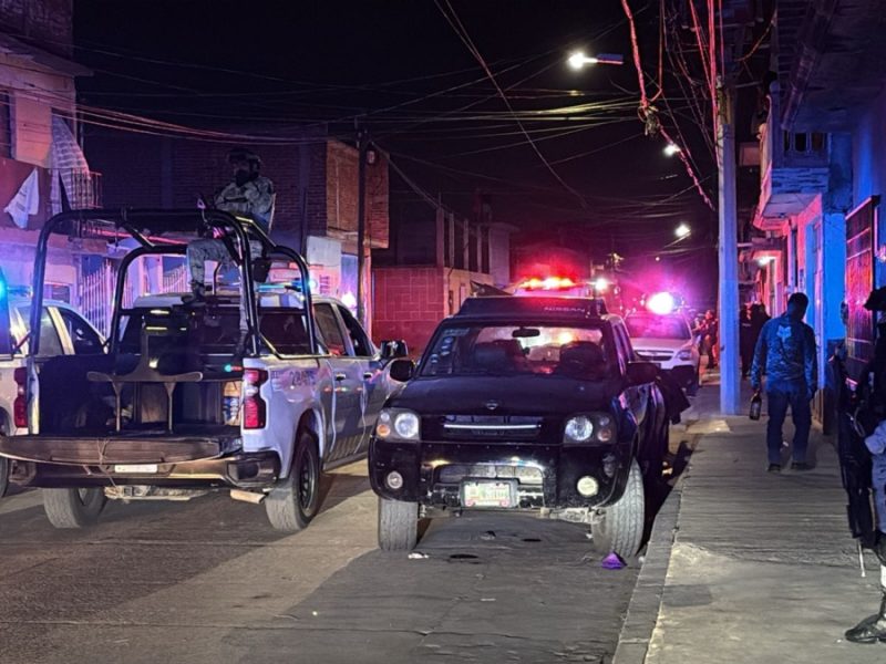 Derriban a hombre a balazos afuera de una casa en la colonia 12 de Diciembre en Irapuato