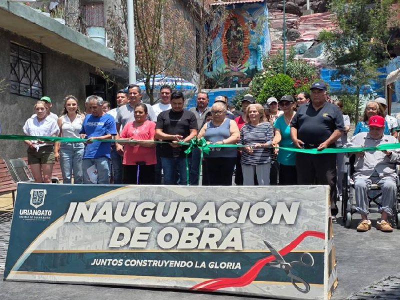 Inauguran plaza de convivencia social en la calle Emiliano Zapata de Uriangato.