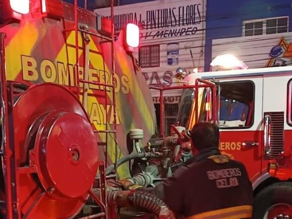 Incendio deja bodega de pinturas de Celaya en pérdida total; investigan que lo originó