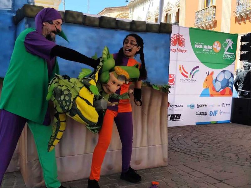 Kilómetro del Juguete 2026 reúne regalos para el Día del Niño en el Centro Histórico de León