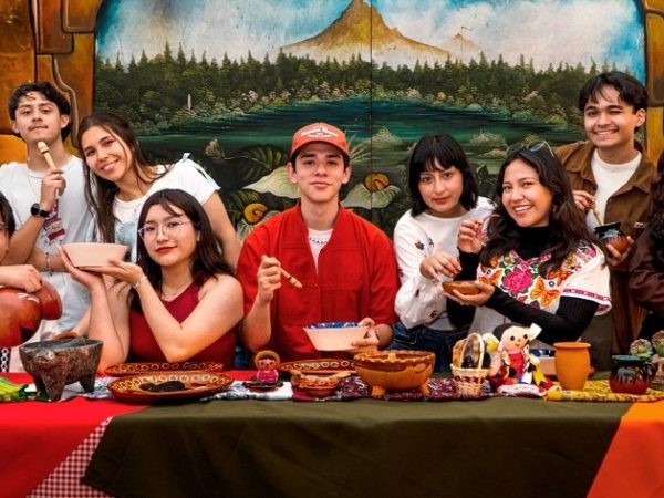 ‘Queremos rescatar lo que se está perdiendo’: Alumnos de la UG  documentan herencia culinaria para el GIFF