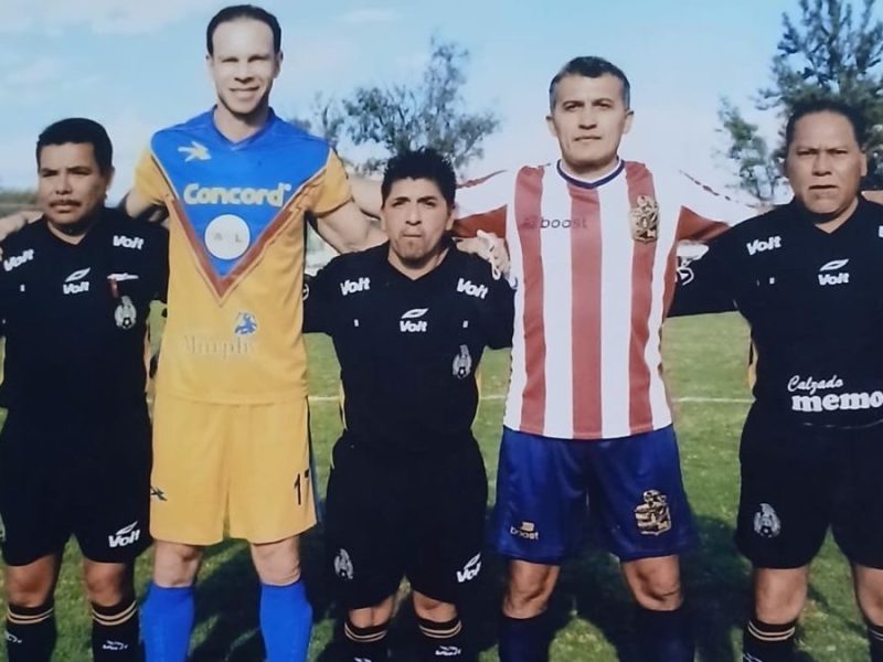 Ser árbitro, para Mario Hernández, requiere temple y corazón