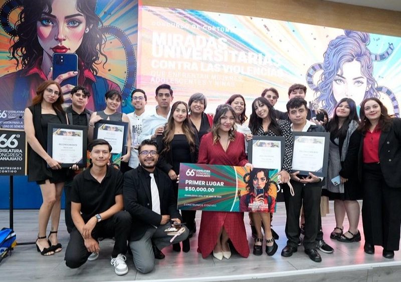 Miradas Universitarias ganador primer lugar Érase una niña de Ángel Sebastián Rocío Peña