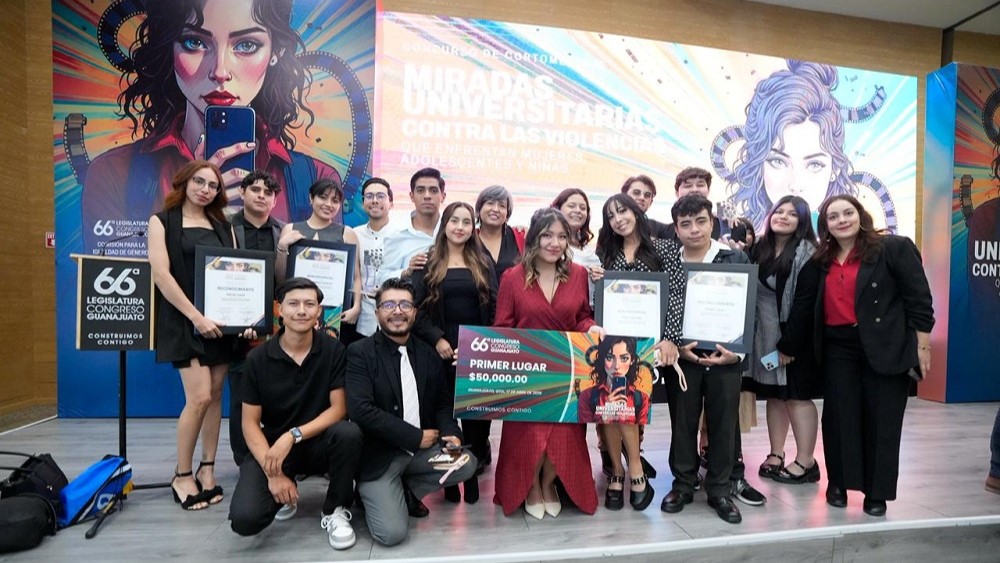 Miradas Universitarias ganador primer lugar Érase una niña de Ángel Sebastián Rocío Peña