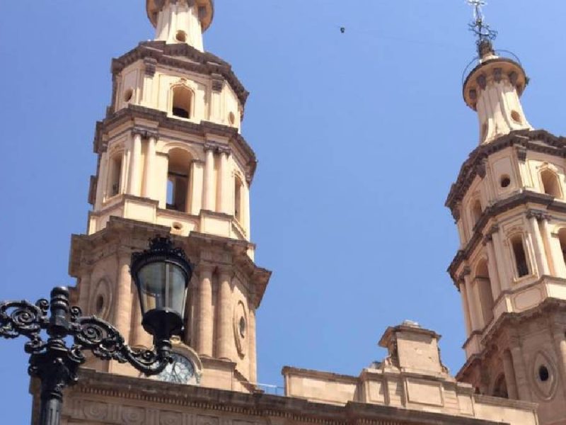 Arzobispo de León anuncia renovación de las 137 parroquias durante la Misa Crismal