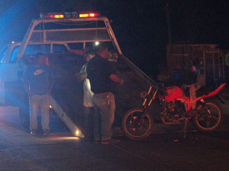Muere motociclista tras chocar contra camioneta en la comunidad Las Masas, en Abasolo