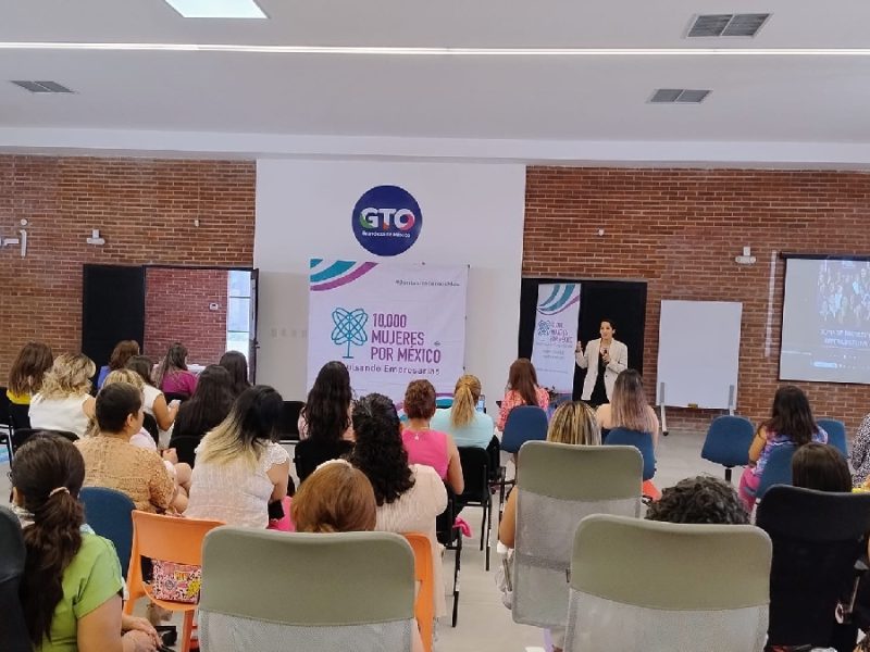 Maternidad y brecha laboral: El reto de 10,000 Mujeres por México por la inclusión del talento femenino