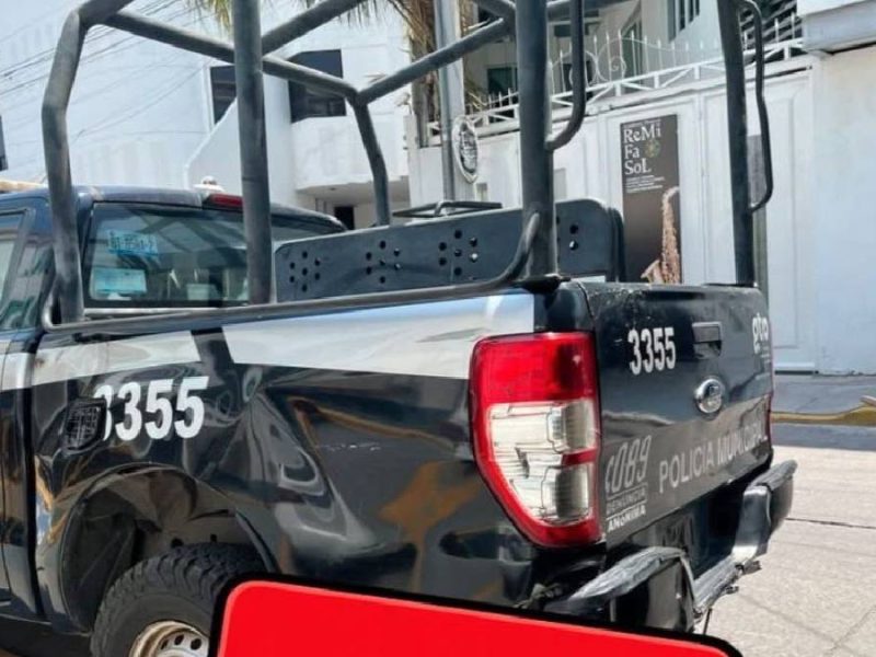 Multan a oficial de la Policía de San Francisco del Rincón por estacionarse en lugar prohibido