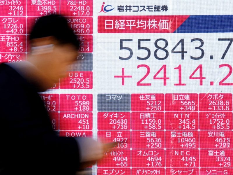 Petróleo baja y mercados suben tras al aparente cese al fuego contra Irán; Sheinbaum celebra