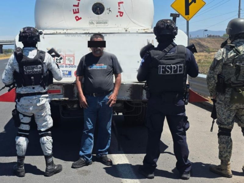 Descubren que conducía pipa de gas irregular tras detenerlo por manejar como ‘cafre’ en Celaya