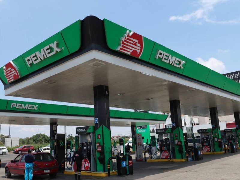 Guerra dispara precios de la gasolina en EU; impuestos marcan diferencia global