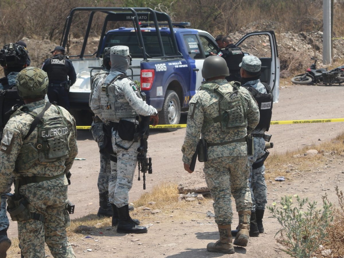 Persiguen a hombre y lo asesinan en lote baldío de la colonia Rancho Grande