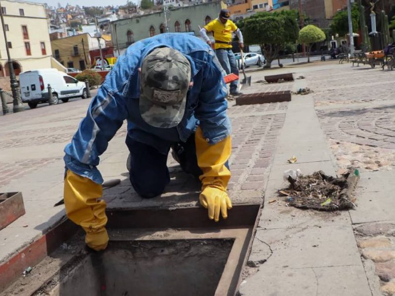 ¿Calle o basurero? SIMAPAG interviene 600 alcantarillas ante una crisis de desechos que no da tregua