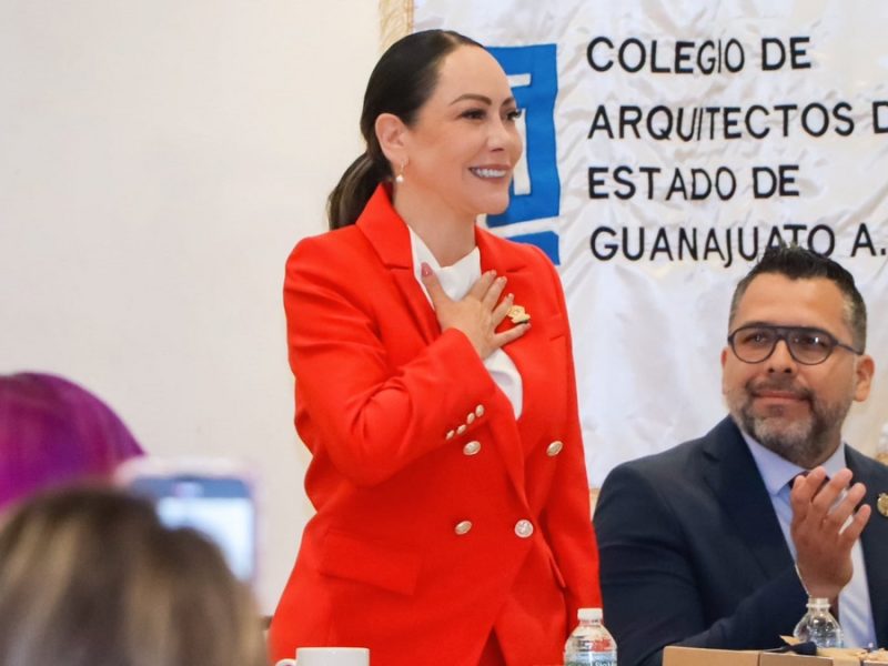 Inicia Samantha Smith viaje de siete días a China entre críticas de oposición