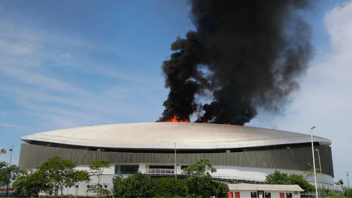 Se incendió la lona que cubre al velódromo de Río. AP.