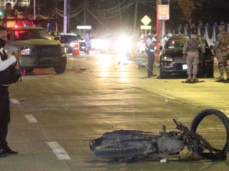 Muere motociclista tras accidente en Irapuato; automovilista supuestamente se pasó el alto