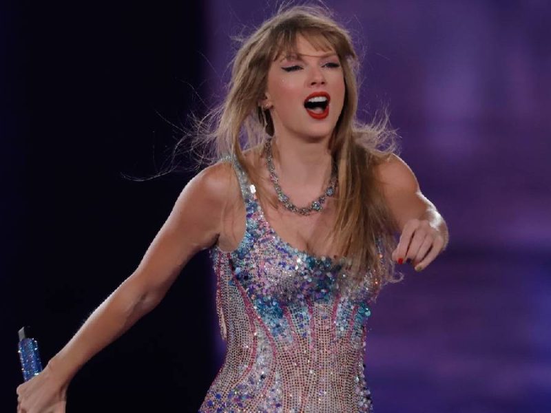 Taylor Swift supera a Bad Bunny, es la artista más escuchada de la historia en Spotify 