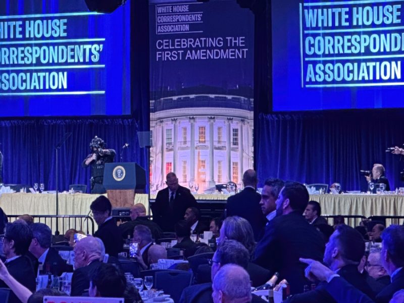 ¿Quién es el tirador que atacó en la cena de Trump? Revelan más videos del nuevo atentado