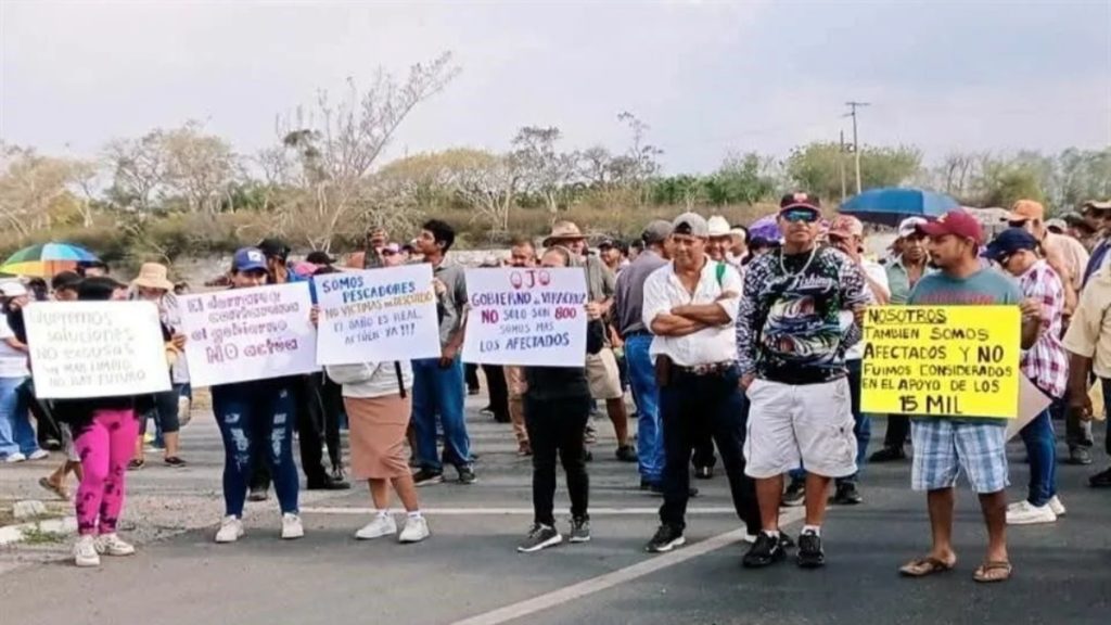 Toman carreteras de Veracruz