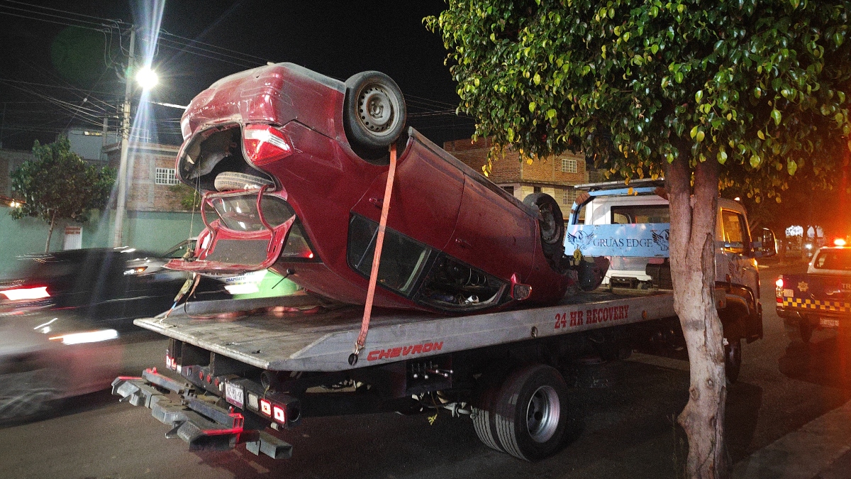 Volcadura en avenida Mariano J. García