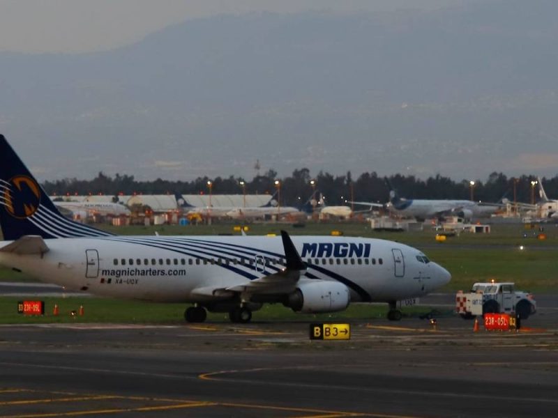 Crisis en aerolínea Magnicharters: Cancela vuelos por dos semanas y deja varados a cientos de pasajeros