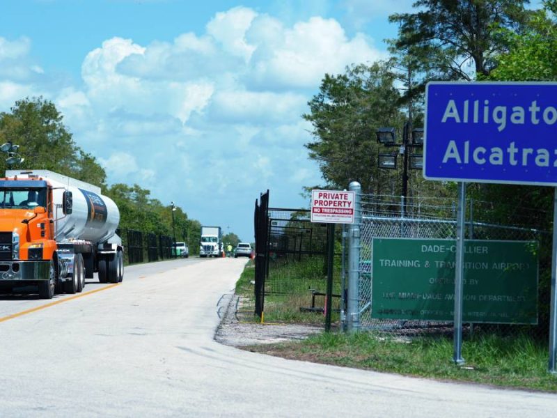 Denuncian tortura y golpizas en el “Alcatraz de los caimanes”, centro de detención en Florida
