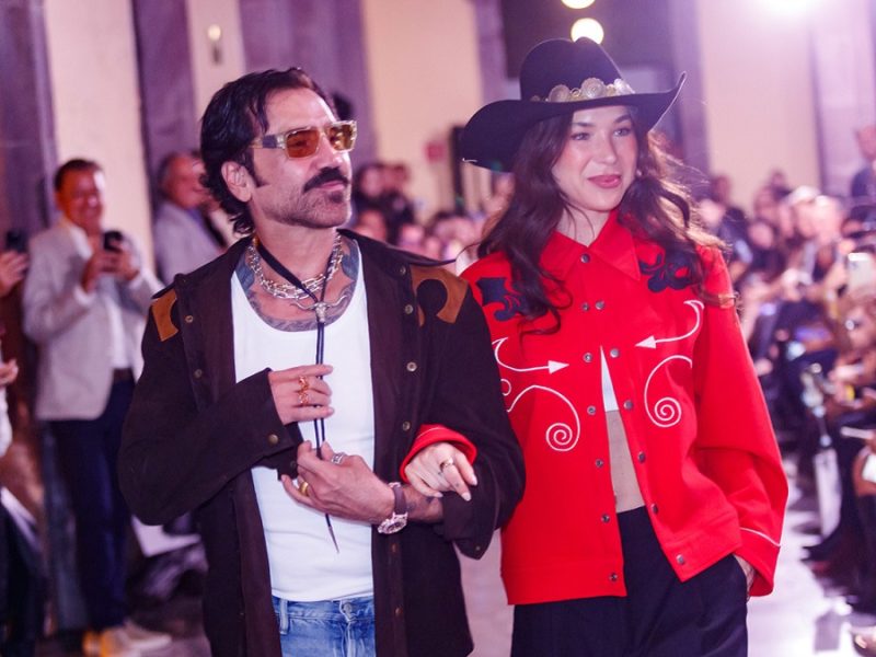 Alejandro Fernández y su novia Karla Laveaga lanzan su marca de moda Arrre