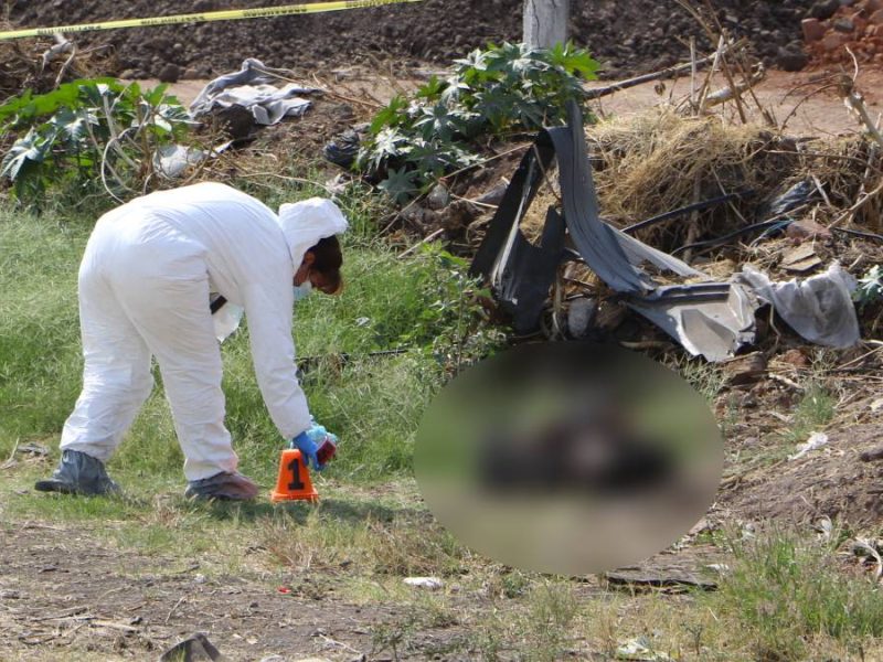 Localizan cadáver con impactos de bala y señales de tortura junto al Libramiento Sur de Irapuato