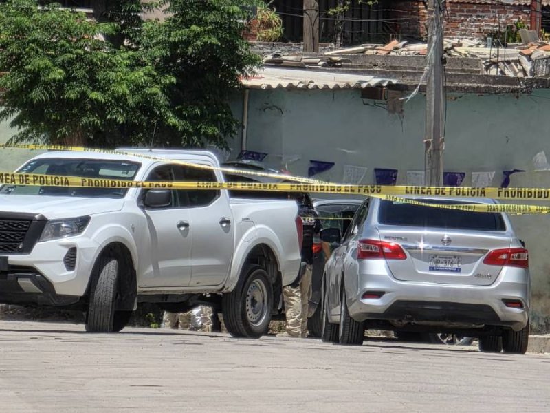 Frustran robo a transportista en la autopista Salamanca-Querétaro; delincuentes chocan y huyen