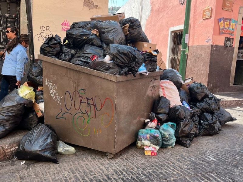 Vecinos de Pocitos exigen retiro de contenedor de basura