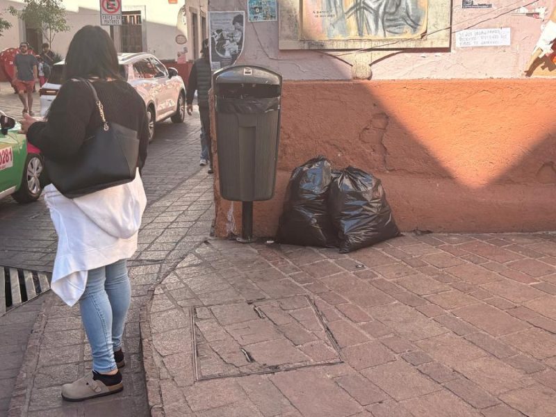 Renuevan botes de basura en el Centro pero no convencen del todo a la ciudadanía