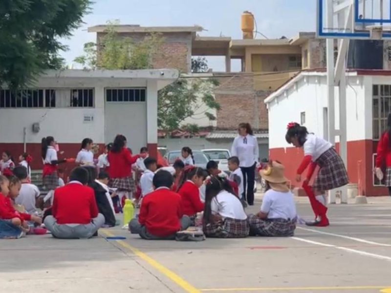 Cajitas de fomi y lockers: Así se regulan ya los celulares en las escuelas de Guanajuato