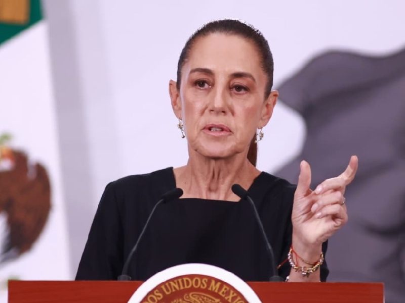 Admite Sheinbaum caída de empleo y desabasto de medicamentos