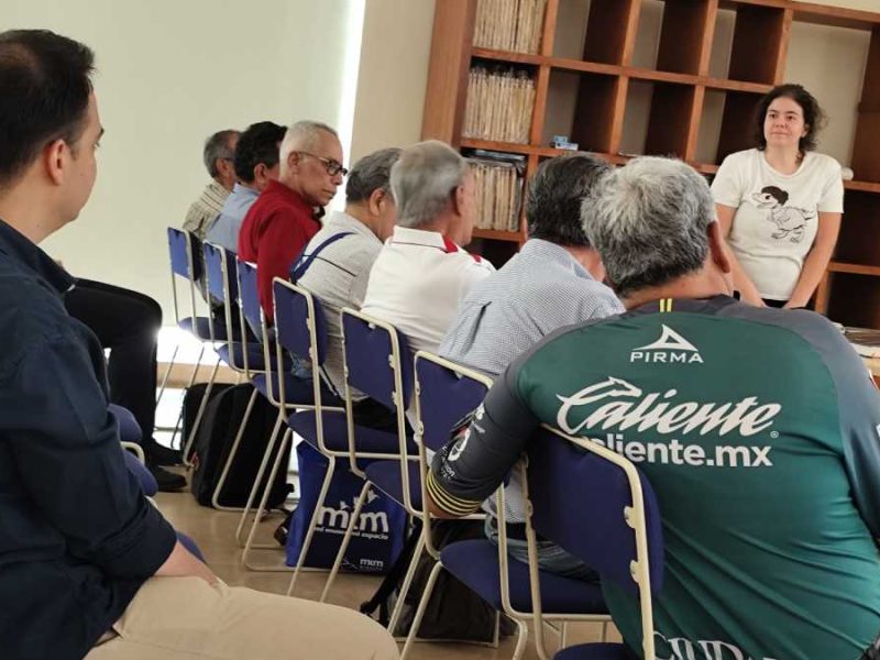 El arte de coleccionar historia: Gilberto de la Torre y el futuro de la filatelia en León