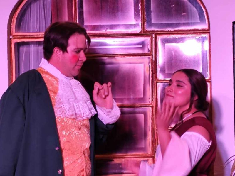 “¿Un Marido Confundido?”: El clásico de Moliére conquista al público en el Foro Corazón de León