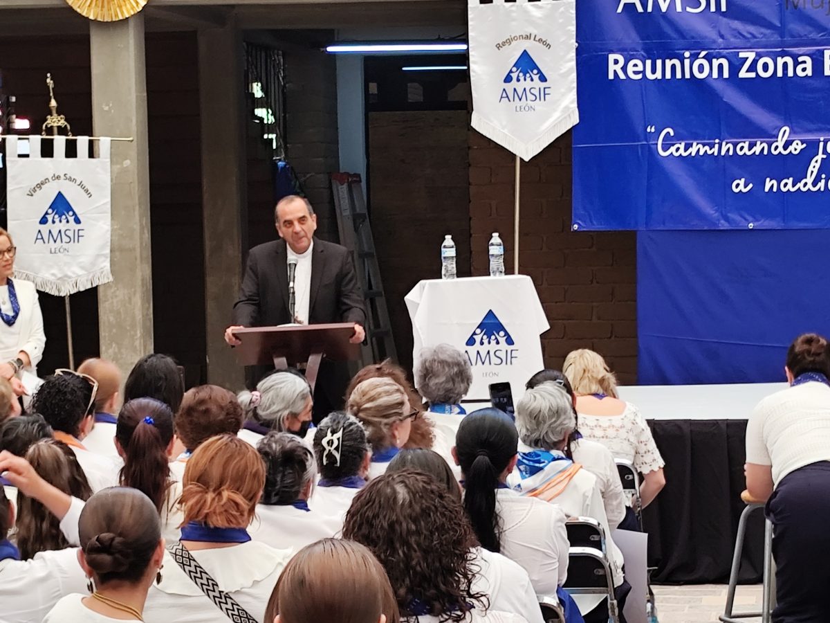 Arzobispo Jaime Calderón ofrece conferencia en el AMSIF: “La dignidad de la mujer fortalece el bien común”