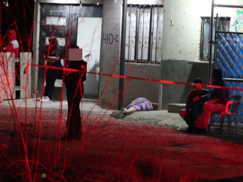 Asesinan a mujer y a hombre cuando platicaban en la calle en la colonia San Juan Bautista