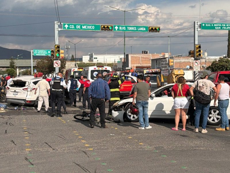 Cuatro lesionados en choque y volcadura en Hacienda de Echeveste