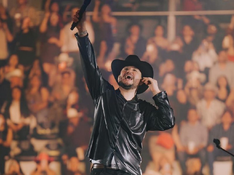 Mujer muere tras caer en concierto de Edén Muñoz en Acapulco