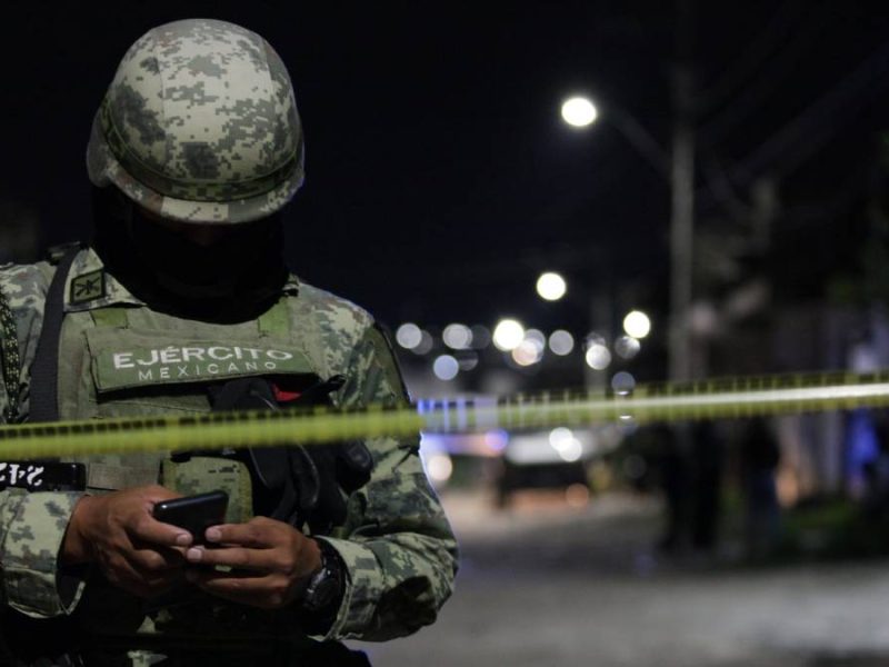 Hombres armados irrumpen en empresa Kerry en Salamanca; golpean a empleados y guardias